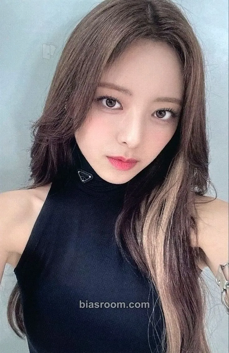 Yuna Cheshire Photocard - ITZY - ITZY K-pop photocard