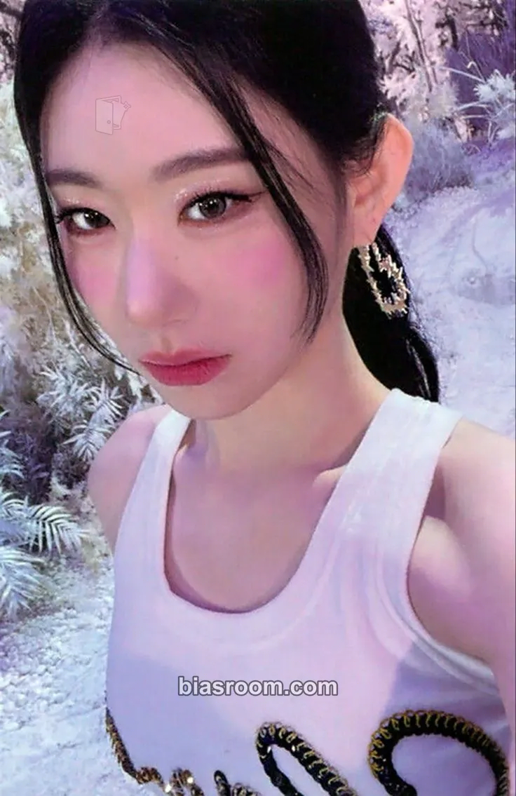 Chaeryeong Cheshire Photocard - ITZY - ITZY K-pop photocard