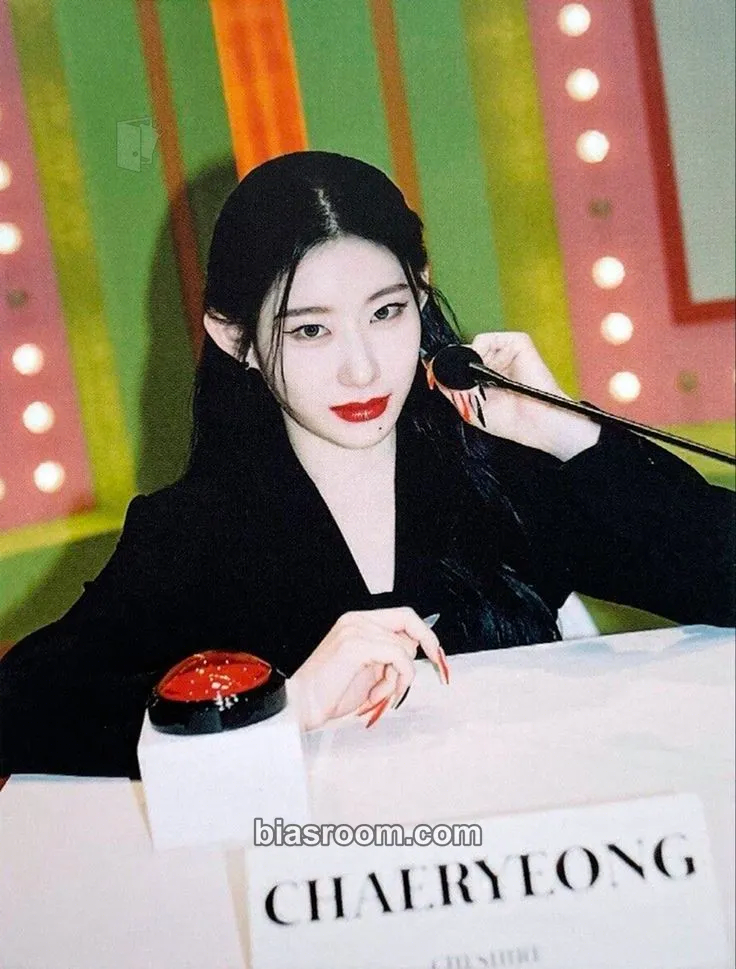 Chaeryeong Cheshire Photocard - ITZY - ITZY K-pop photocard
