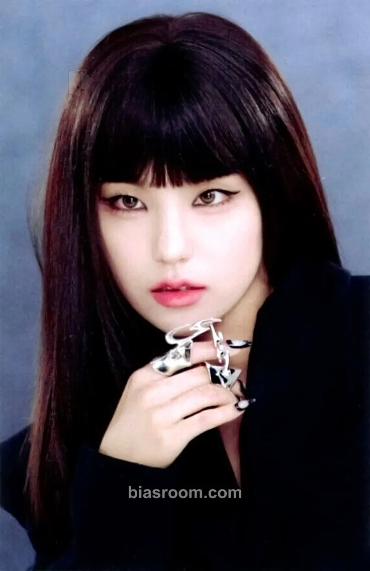 Yeji Cheshire Photocard - ITZY - ITZY K-pop photocard