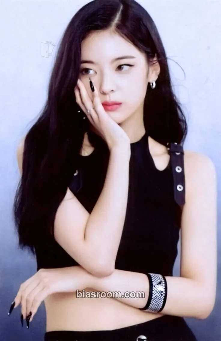 Lia Cheshire Photocard - ITZY - ITZY K-pop photocard