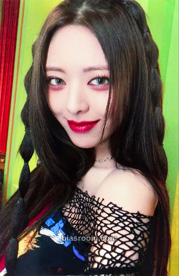 Yuna Cheshire Photocard - ITZY - ITZY K-pop photocard