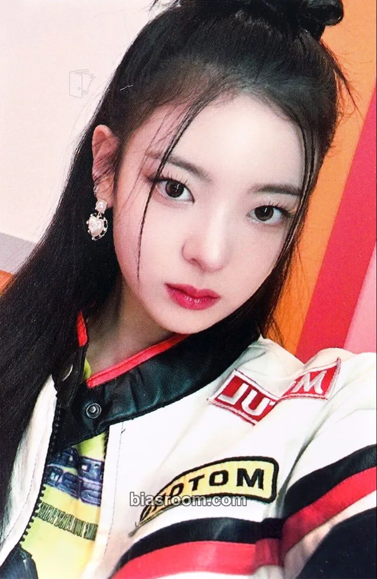 Lia Cheshire Photocard - ITZY - ITZY K-pop photocard