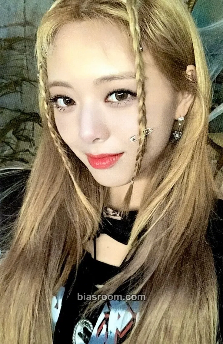 Yuna Cheshire Photocard - ITZY - ITZY K-pop photocard