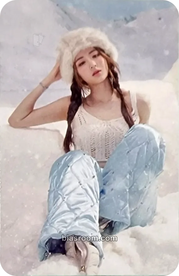Huh Yunjin ANTIFRAGILE Photocard - LE SSERAFIM - LE SSERAFIM K-pop photocard