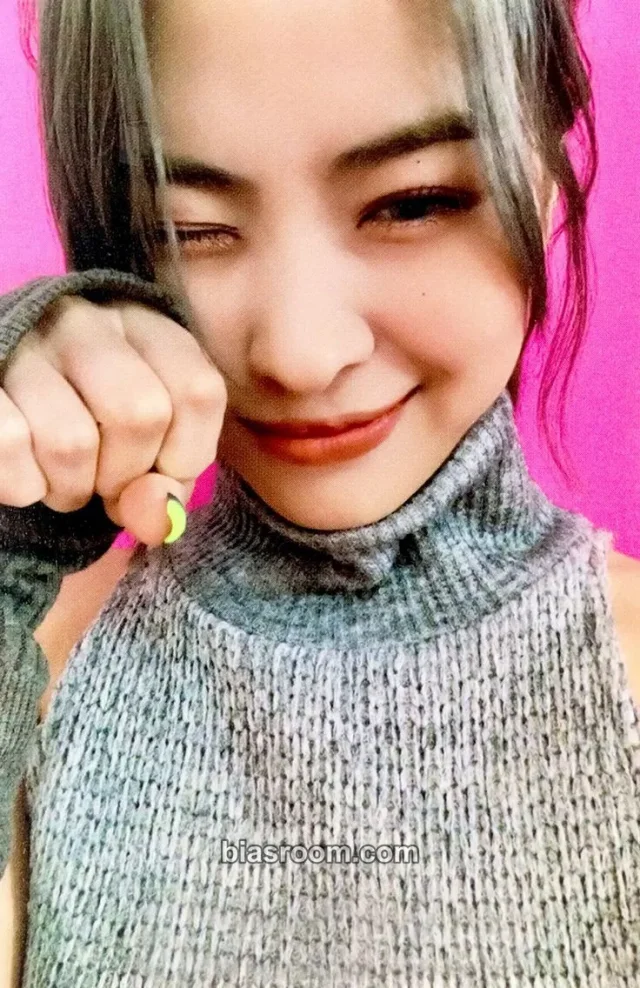 ITZY - Ryujin - Cheshire Album yes24 pre-order benefit (pob)