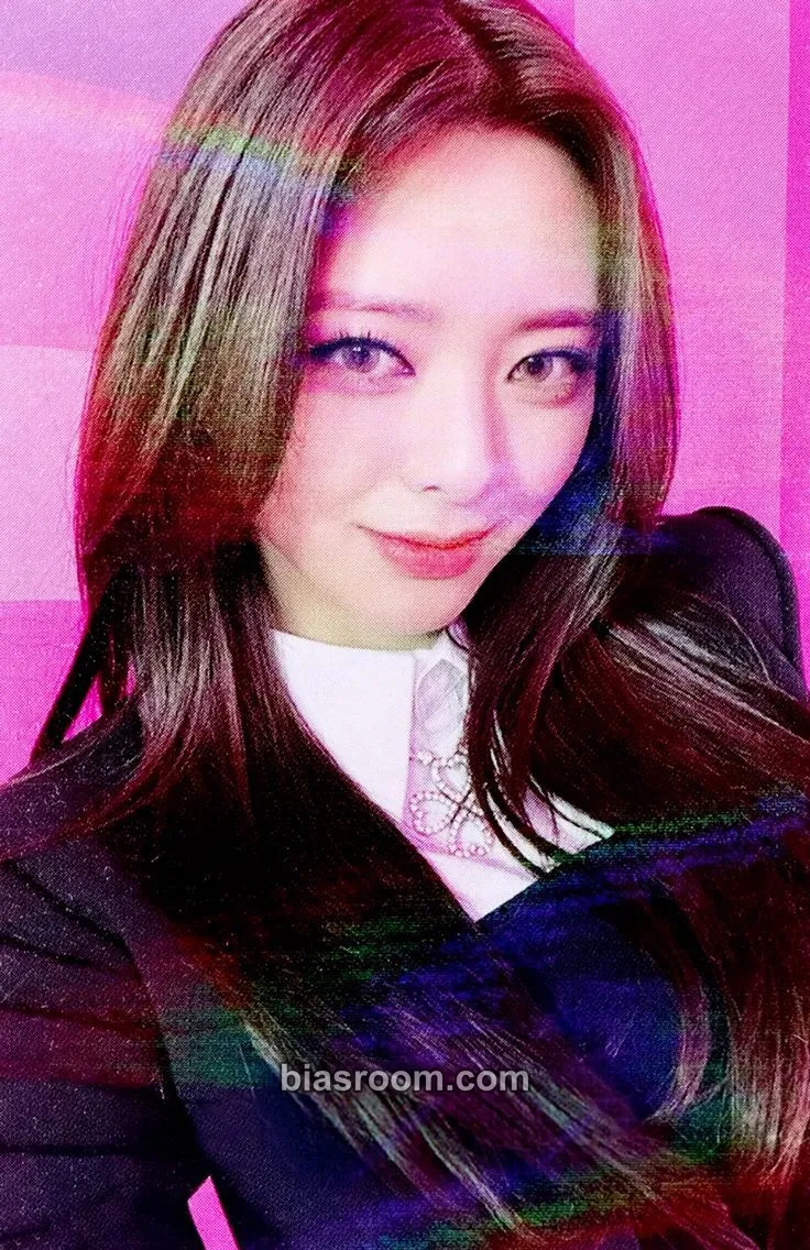 Yuna Cheshire Photocard - ITZY - ITZY K-pop photocard