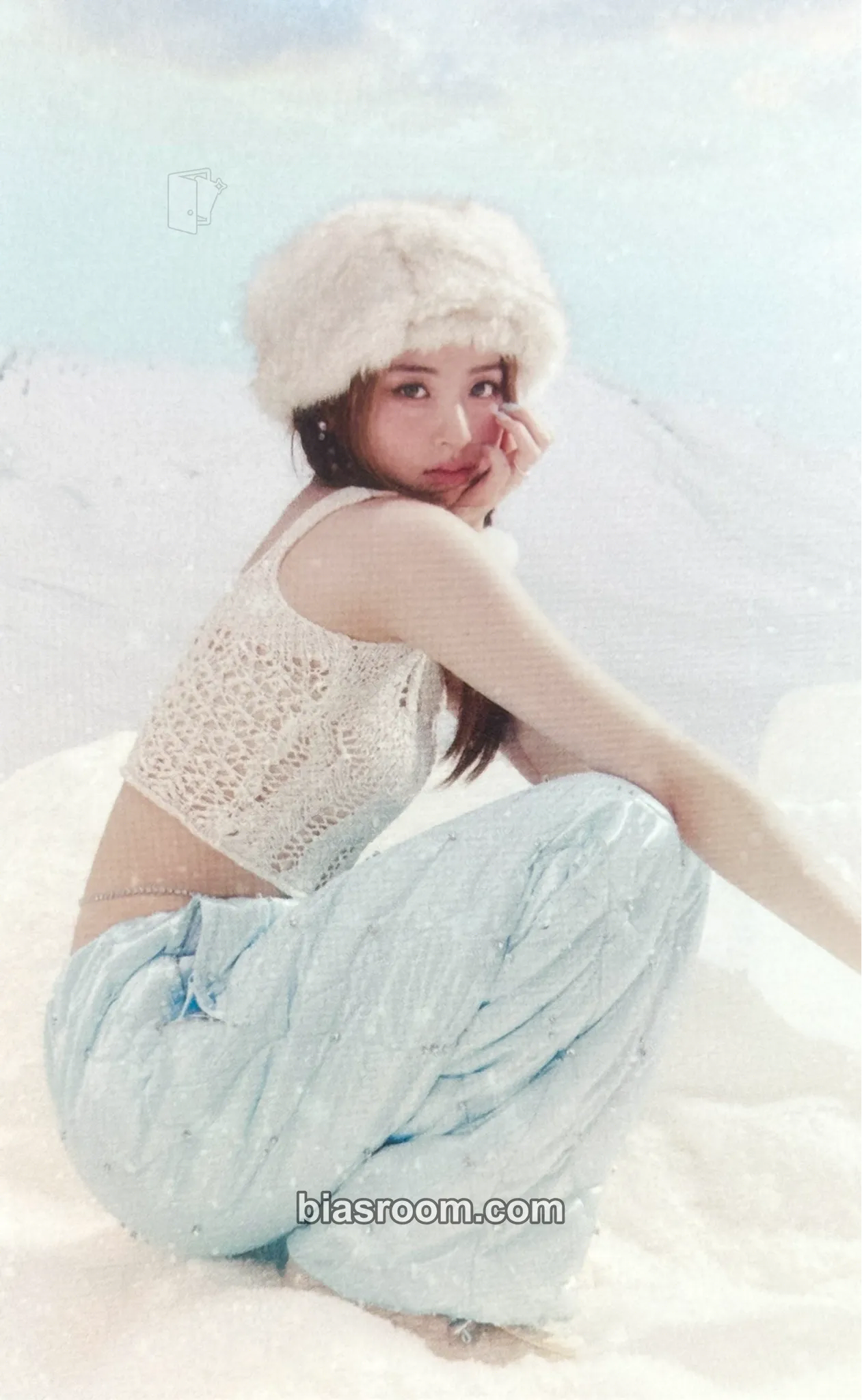 Huh Yunjin ANTIFRAGILE Photocard - LE SSERAFIM - LE SSERAFIM K-pop photocard