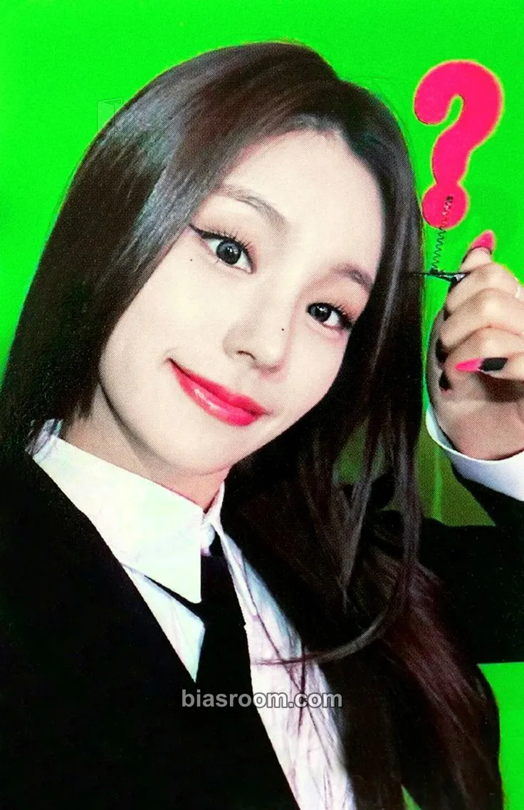 Yeji Cheshire Photocard - ITZY - ITZY K-pop photocard