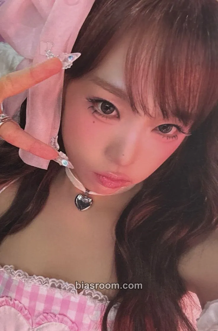 Yena Blooming Wings Photocard - Yena K-pop photocard