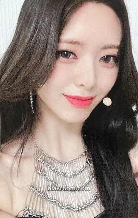 Yuna Cheshire Photocard - ITZY - ITZY K-pop photocard
