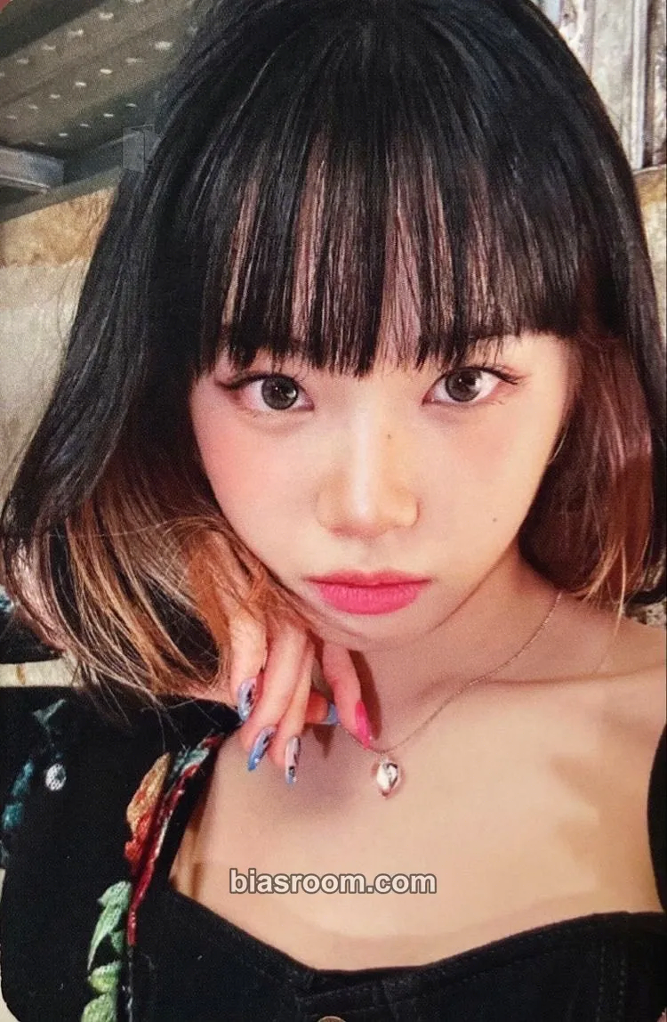 Kim Chaewon ANTIFRAGILE Photocard - LE SSERAFIM - LE SSERAFIM K-pop photocard