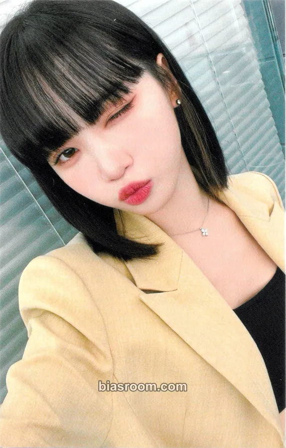 Kim Chaewon ANTIFRAGILE Photocard - LE SSERAFIM - LE SSERAFIM K-pop photocard