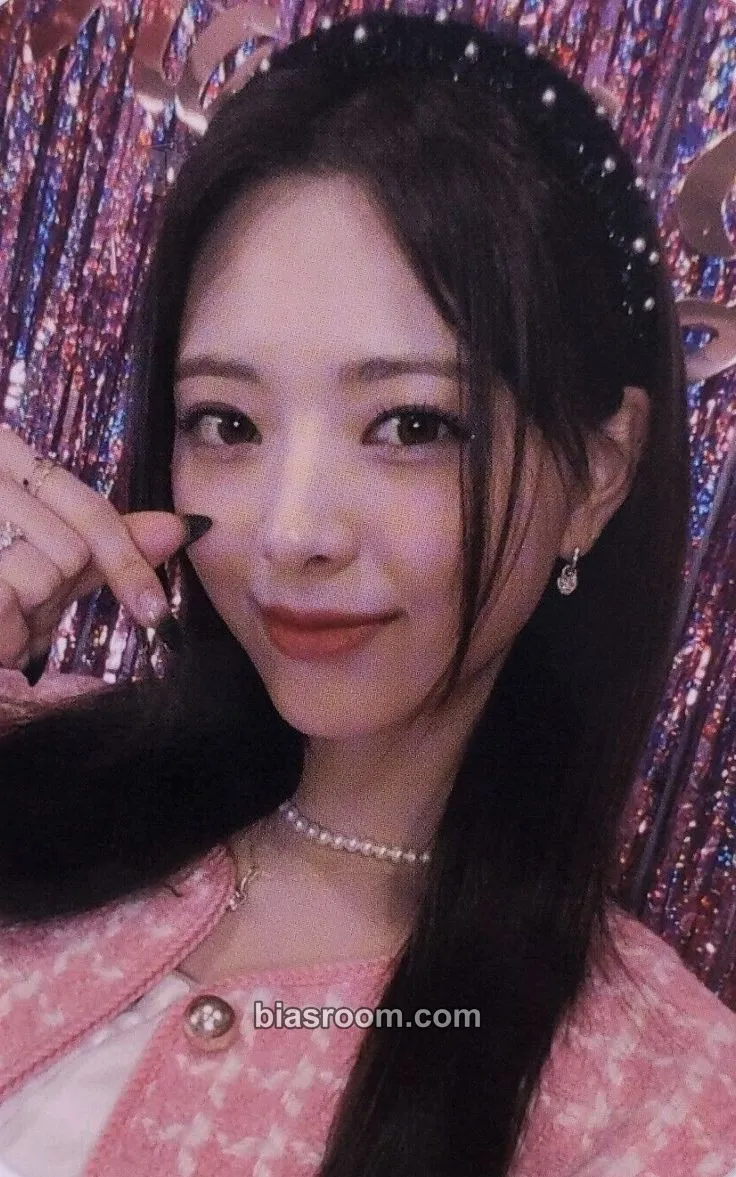 Yuna Cheshire Photocard - ITZY - ITZY K-pop photocard