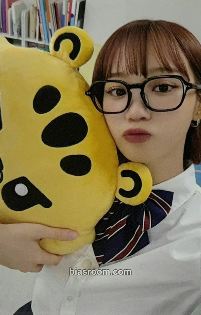 Kim Chaewon Fim's Club Special Pop-Up - "Join Fim's Club" Photocard - LE SSERAFIM - LE SSERAFIM K-pop photocard