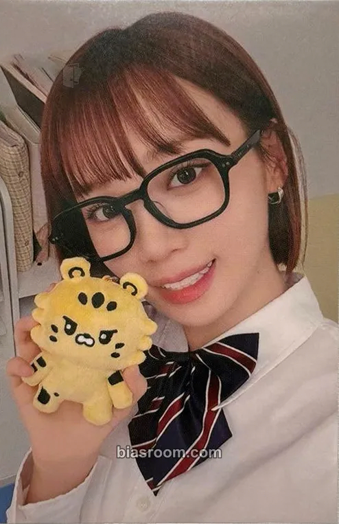 Kim Chaewon Fim's Club Special Pop-Up - "Join Fim's Club" Photocard - LE SSERAFIM - LE SSERAFIM K-pop photocard