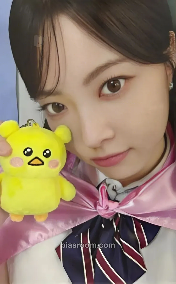 Hong Eunchae Fim's Club Special Pop-Up - "Join Fim's Club" Photocard - LE SSERAFIM - LE SSERAFIM K-pop photocard