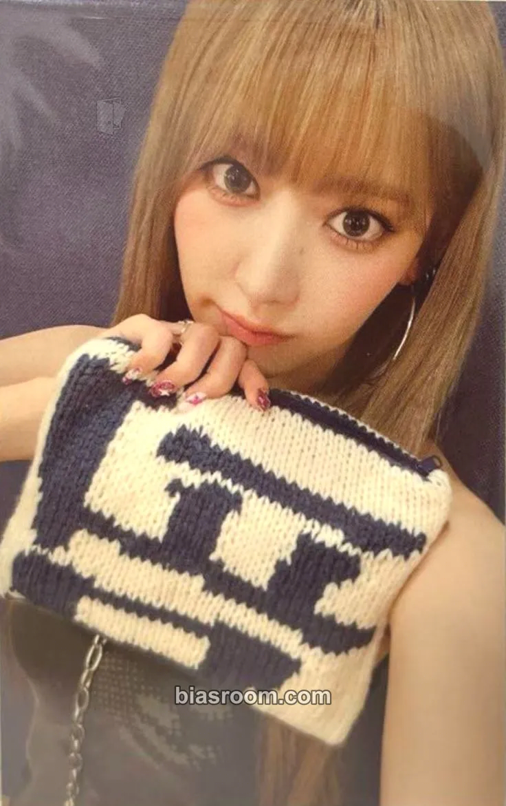 Sakura KKUROCHET by SAKURA Photocard - LE SSERAFIM - LE SSERAFIM K-pop photocard