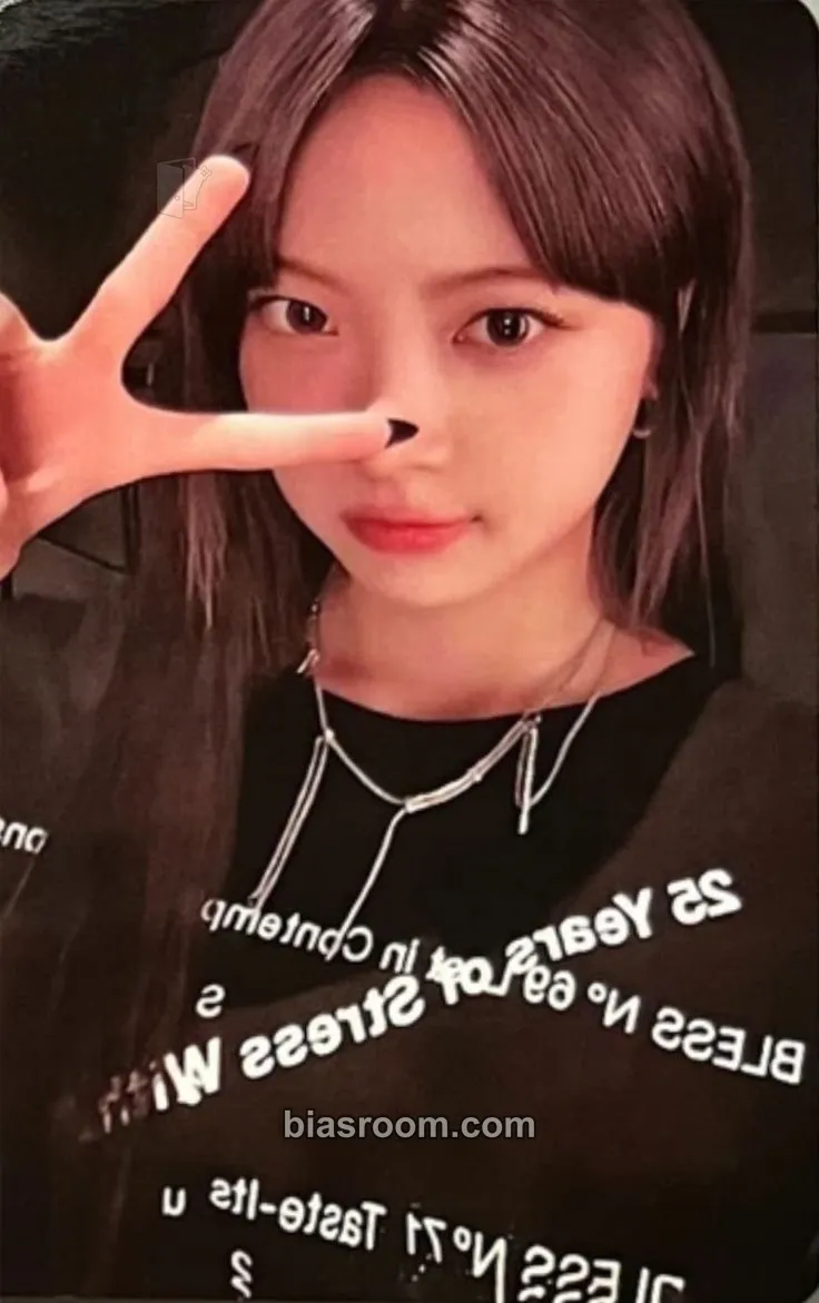 Hong Eunchae 2024 Weverse Con Festival Photocard - LE SSERAFIM - LE SSERAFIM K-pop photocard