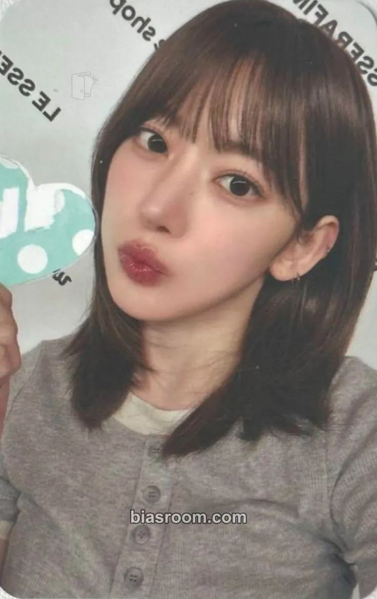 Sakura 2025 Weverse Con Festival Photocard - LE SSERAFIM - LE SSERAFIM K-pop photocard