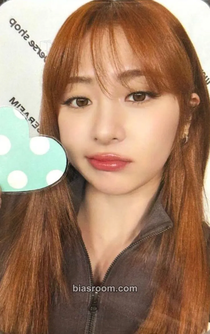 Huh Yunjin 2025 Weverse Con Festival Photocard - LE SSERAFIM - LE SSERAFIM K-pop photocard