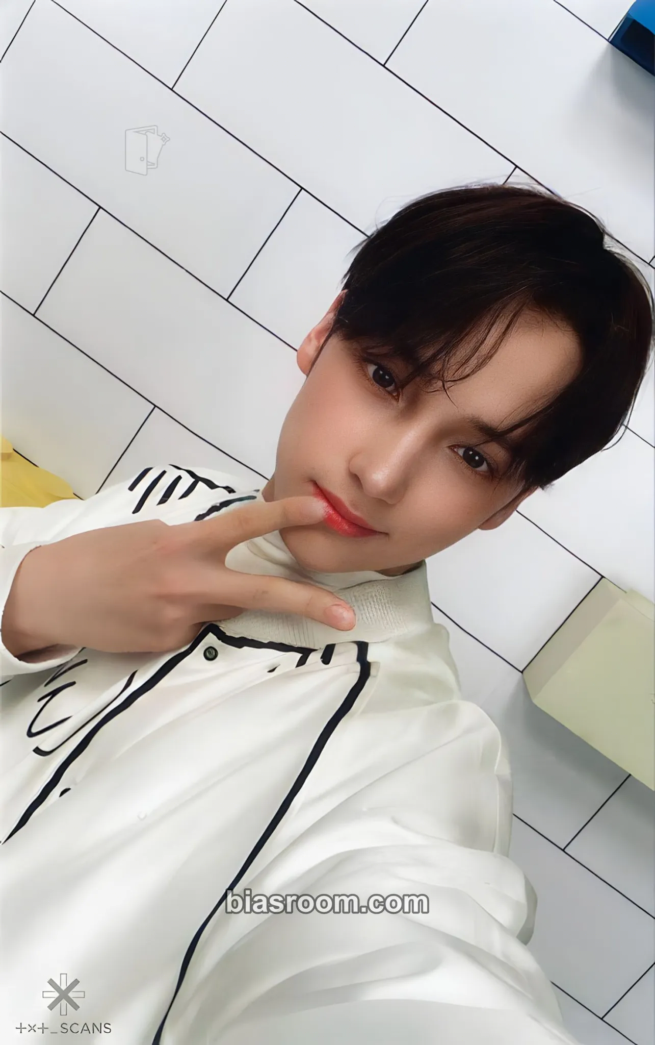 Huening Kai Minisode 1: Blue Hour Photocard - TOMORROW X TOGETHER - TOMORROW X TOGETHER K-pop photocard