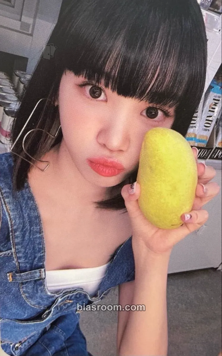 Kim Chaewon ANTIFRAGILE Photocard - LE SSERAFIM - LE SSERAFIM K-pop photocard