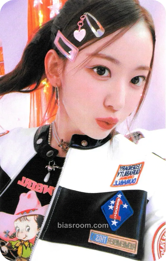 Sakura ANTIFRAGILE Photocard - LE SSERAFIM - LE SSERAFIM K-pop photocard