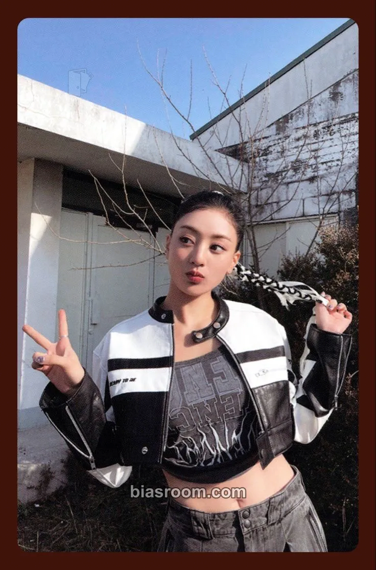 Jihyo Ready To Be Photocard - TWICE - TWICE K-pop photocard