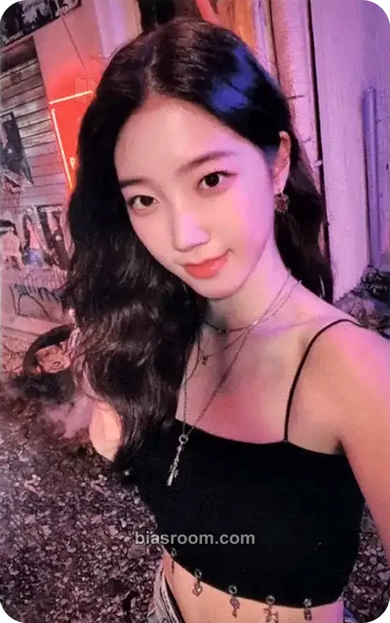 Kazuha ANTIFRAGILE Photocard - LE SSERAFIM - LE SSERAFIM K-pop photocard