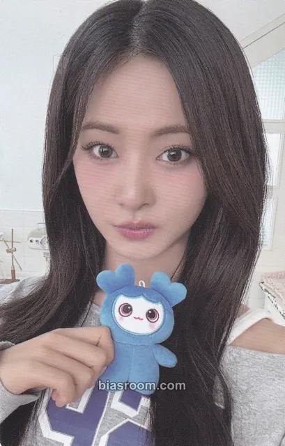 Tzuyu ONCE Fanclub 5th Generation: Home Sweet ONCE Photocard - TWICE - TWICE K-pop photocard
