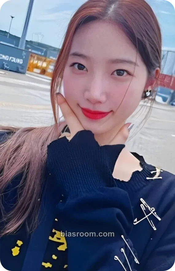 Kazuha ANTIFRAGILE Photocard - LE SSERAFIM - LE SSERAFIM K-pop photocard
