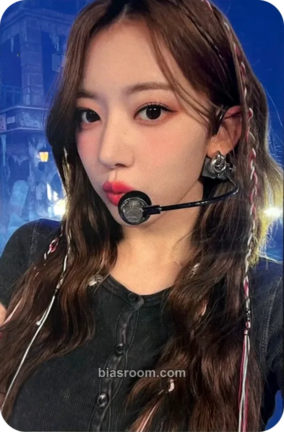 Sakura ANTIFRAGILE Photocard - LE SSERAFIM - LE SSERAFIM K-pop photocard