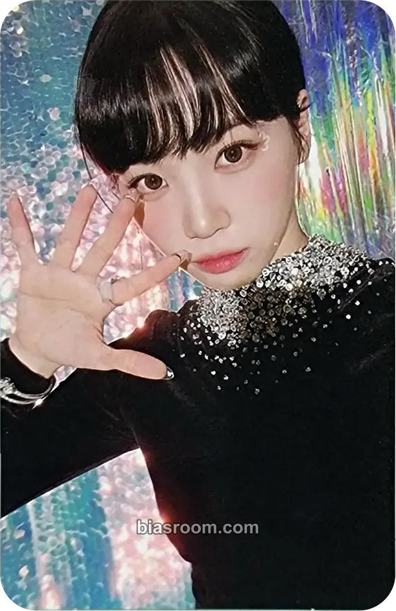 Kim Chaewon ANTIFRAGILE Photocard - LE SSERAFIM - LE SSERAFIM K-pop photocard