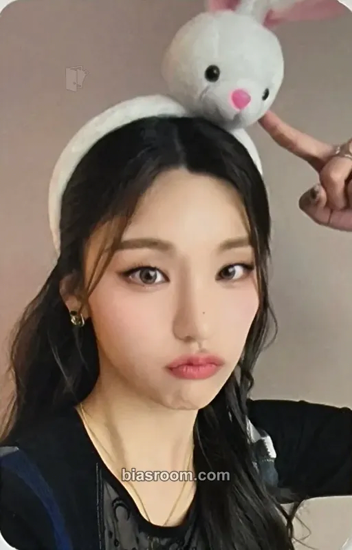 Yeji Cheshire Photocard - ITZY - ITZY K-pop photocard