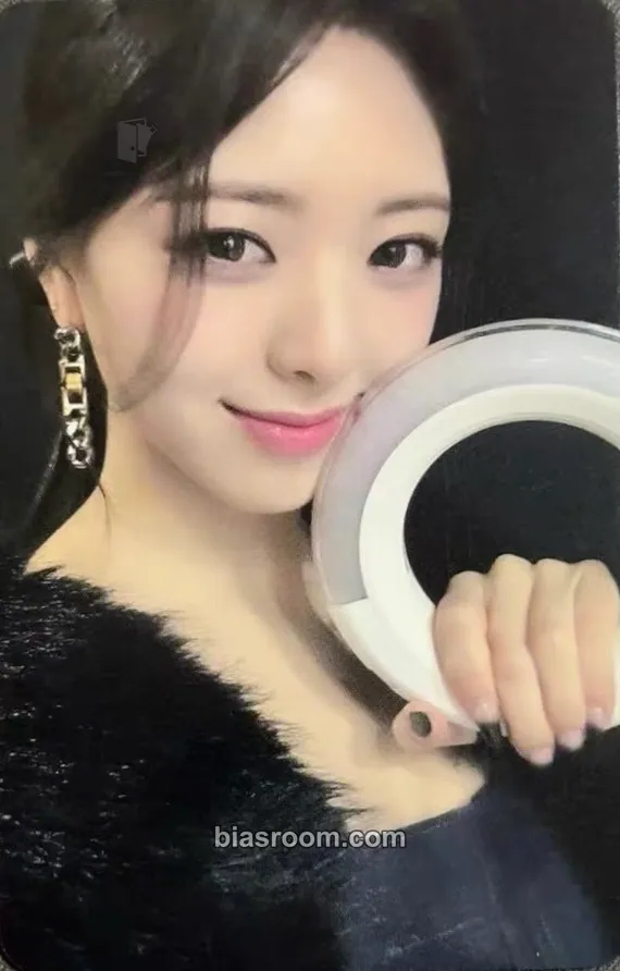 Yuna Cheshire Photocard - ITZY - ITZY K-pop photocard