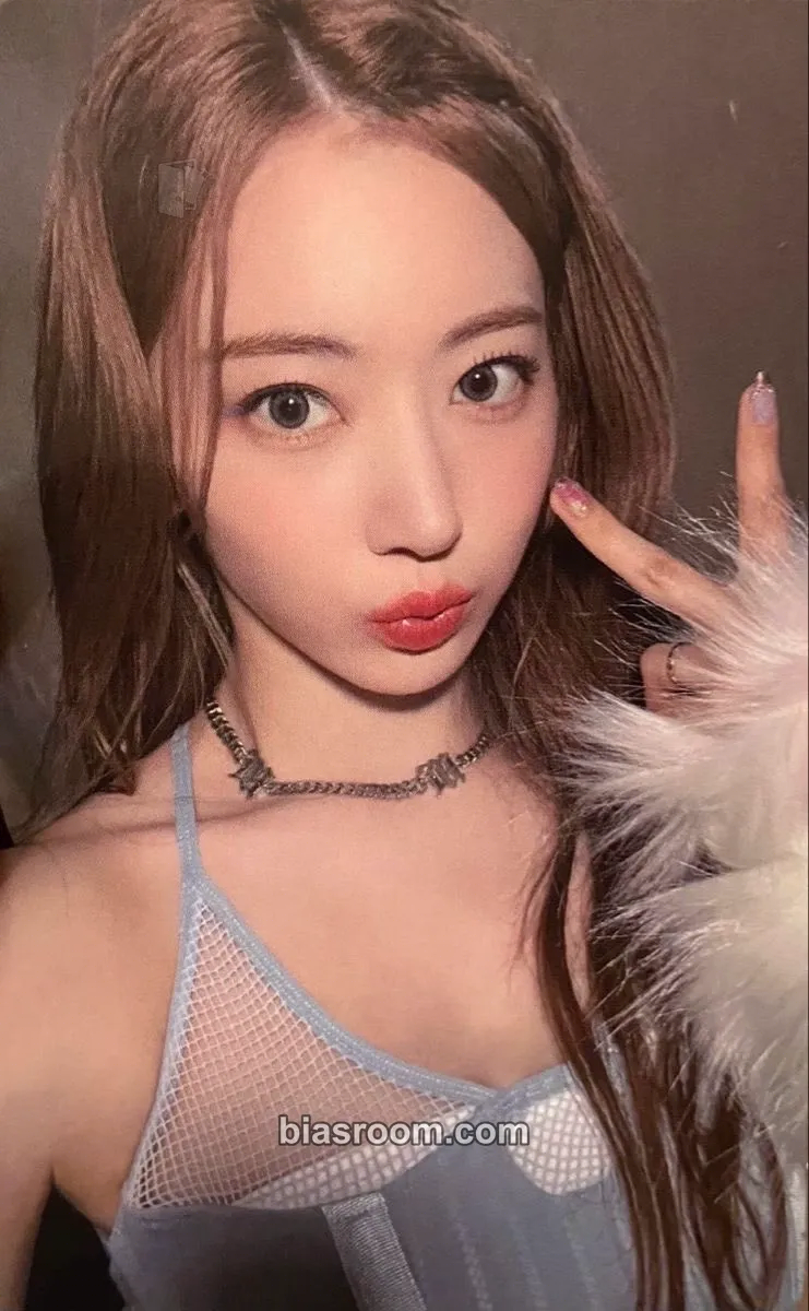 Sakura ANTIFRAGILE Photocard - LE SSERAFIM - LE SSERAFIM K-pop photocard