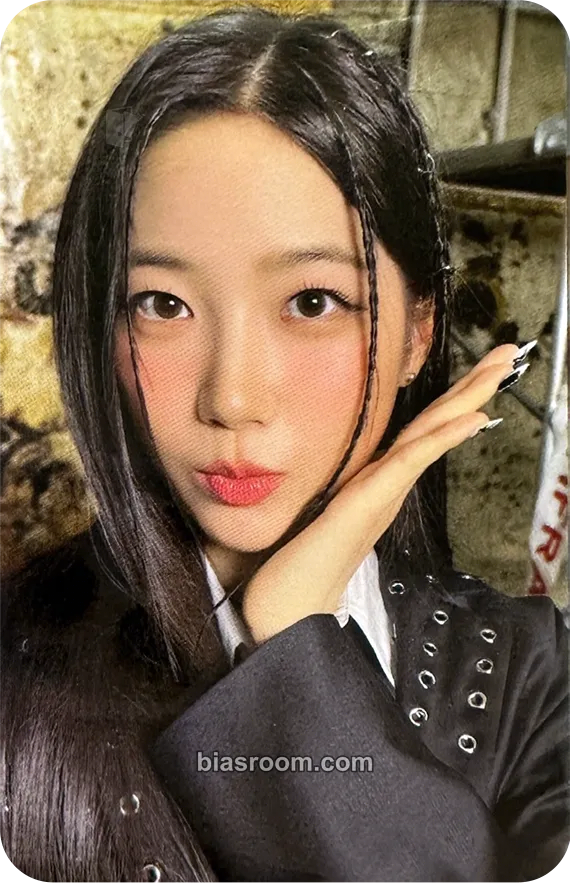 Kazuha ANTIFRAGILE Photocard - LE SSERAFIM - LE SSERAFIM K-pop photocard