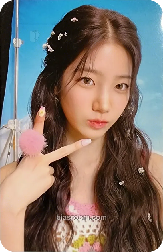 Kazuha ANTIFRAGILE Photocard - LE SSERAFIM - LE SSERAFIM K-pop photocard