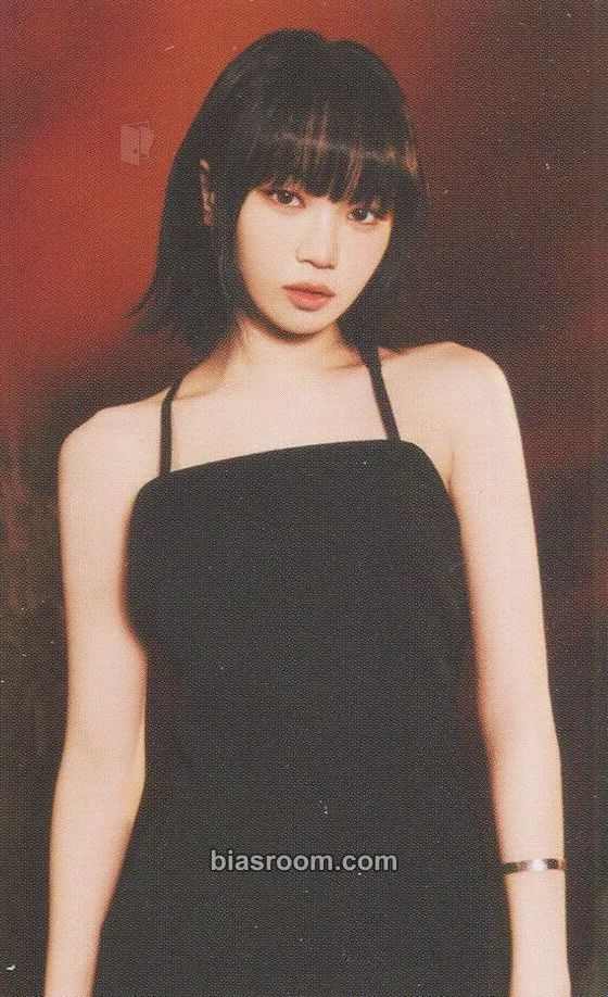 Kim Chaewon Flame Rises Tour (2023) Photocard - LE SSERAFIM - LE SSERAFIM K-pop photocard