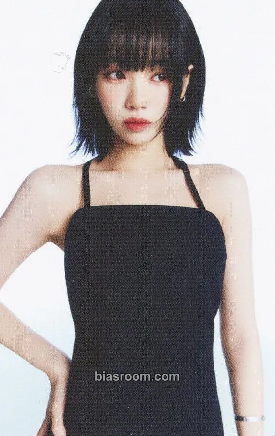 Kim Chaewon Flame Rises Tour (2023) Photocard - LE SSERAFIM - LE SSERAFIM K-pop photocard