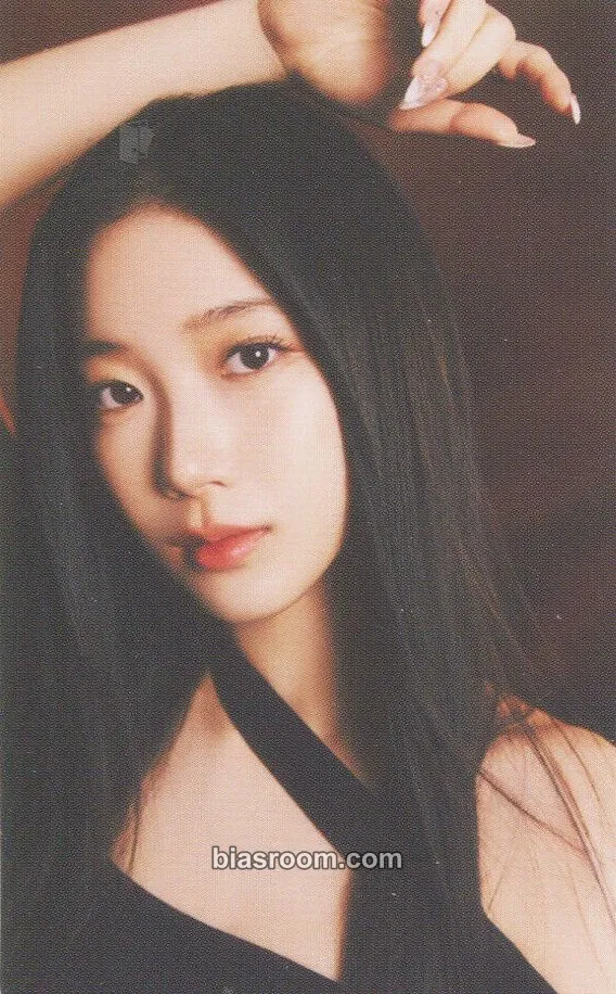 Kazuha Flame Rises Tour (2023) Photocard - LE SSERAFIM - LE SSERAFIM K-pop photocard