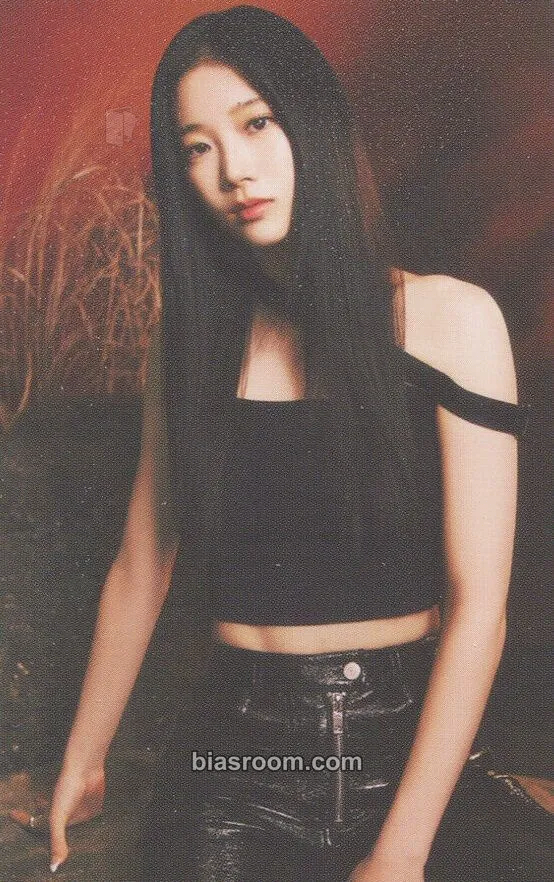 Kazuha Flame Rises Tour (2023) Photocard - LE SSERAFIM - LE SSERAFIM K-pop photocard