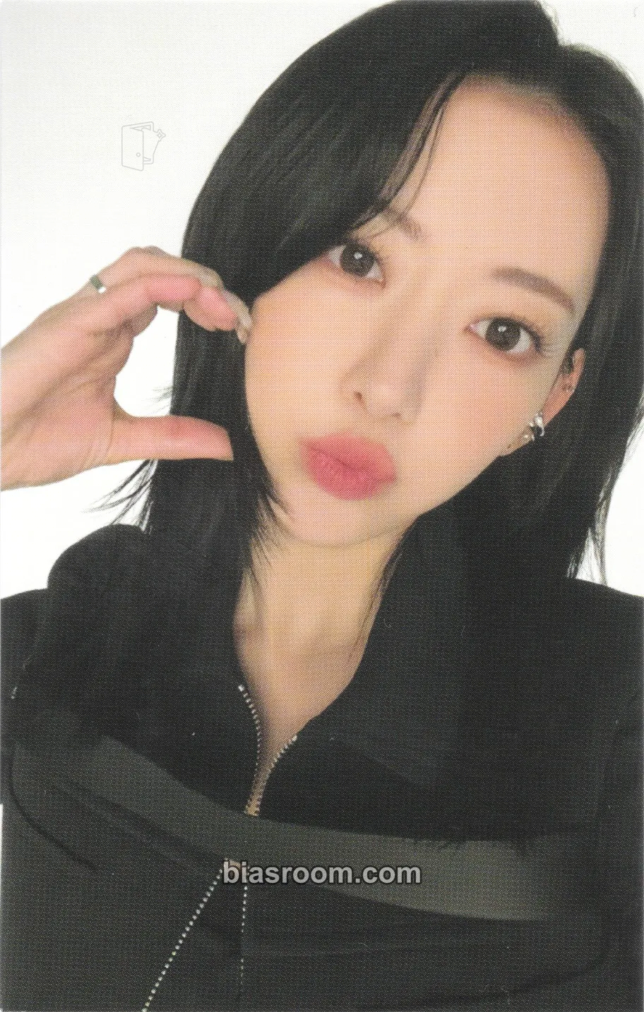 Sakura Flame Rises Tour (2023) Photocard - LE SSERAFIM - LE SSERAFIM K-pop photocard