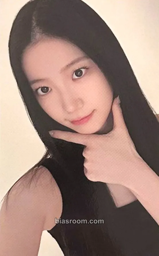 Kazuha Flame Rises Tour (2023) Photocard - LE SSERAFIM - LE SSERAFIM K-pop photocard