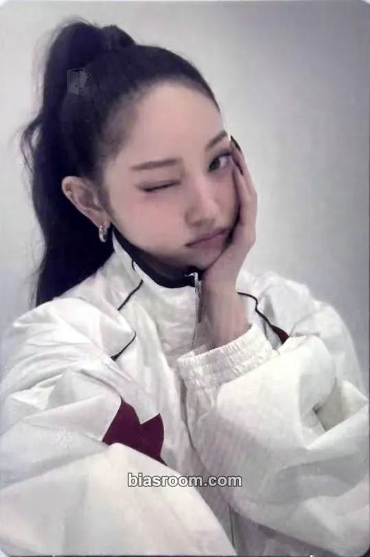Youngseo FAMOUS Photocard - ALLDAY PROJECT - ALLDAY PROJECT K-pop photocard