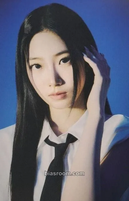 Kazuha Flame Rises Tour (2023) Photocard - LE SSERAFIM - LE SSERAFIM K-pop photocard