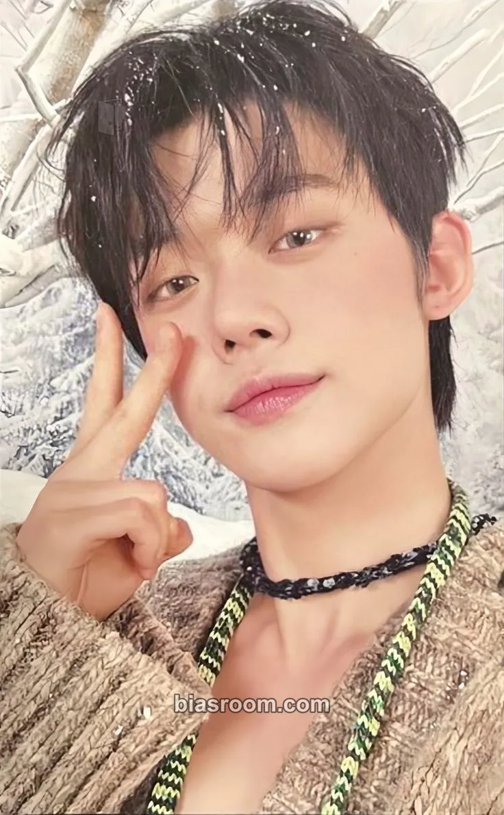 Yeonjun 誓い (CHIKAI) Photocard - TOMORROW X TOGETHER - TOMORROW X TOGETHER K-pop photocard