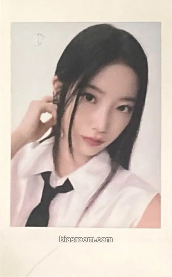 Kazuha Flame Rises Tour (2023) Photocard - LE SSERAFIM - LE SSERAFIM K-pop photocard
