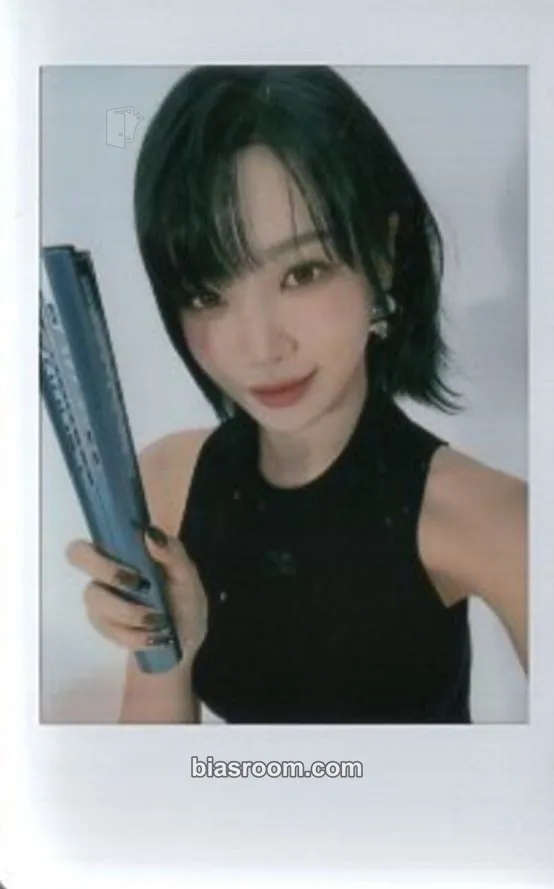 Kim Chaewon Flame Rises Tour (2023) Photocard - LE SSERAFIM - LE SSERAFIM K-pop photocard